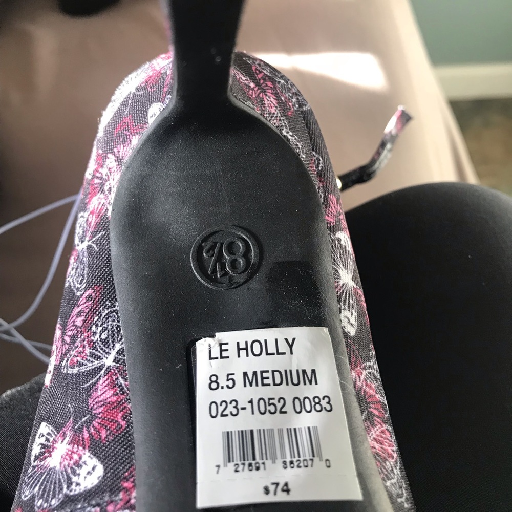 Heels - Picture 2 of 2